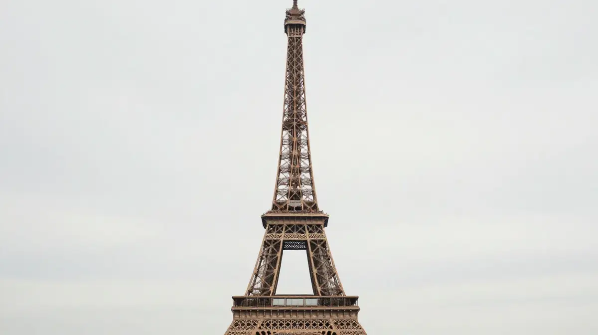 Use Minimalist Composition