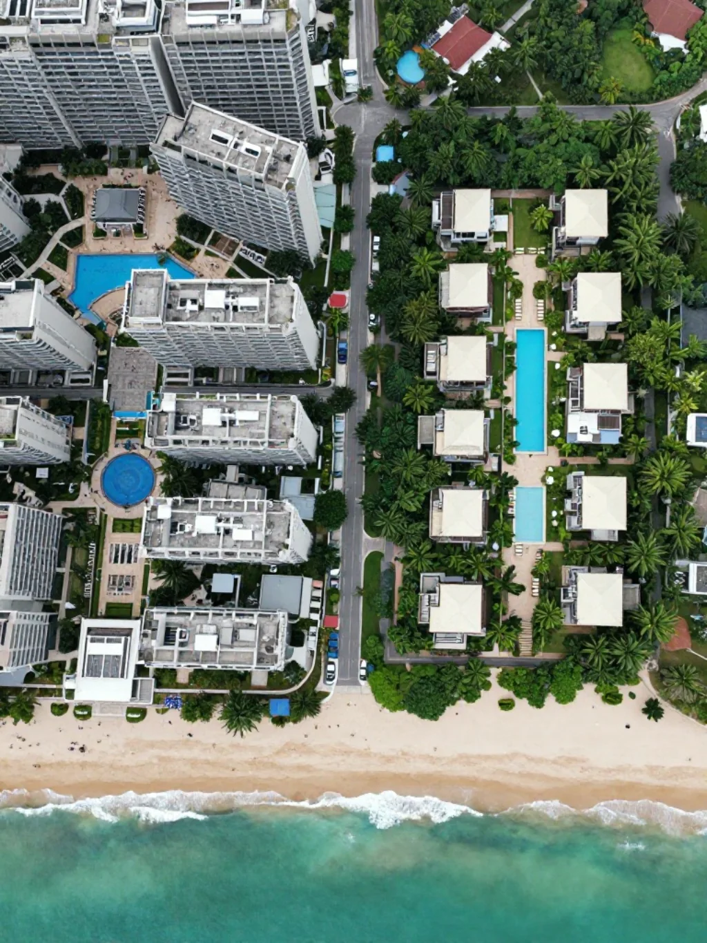 Small Resort vs Large Resort — the Numbers Tell a Surprising Story